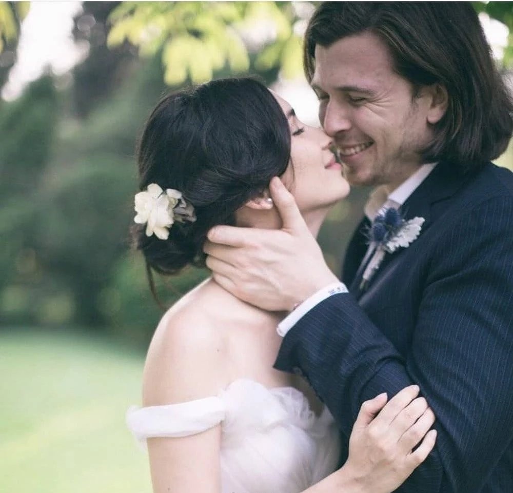 最担心的事情发生了!粉丝晒出卢靖姗与前男友的结婚照