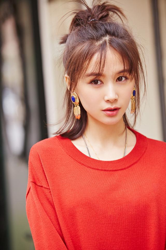 小精灵王子文写真集笑容可爱迷人王朔是她的精神枕头