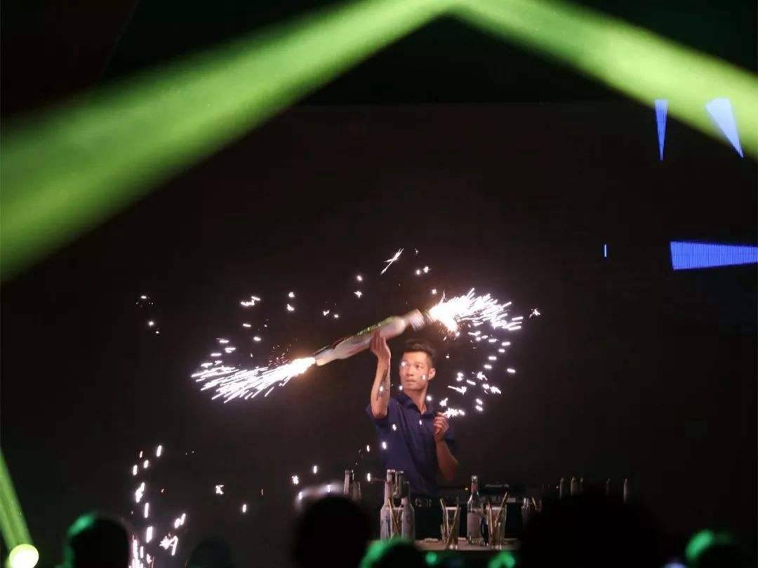 韩庚婚礼上的花式调酒_表演