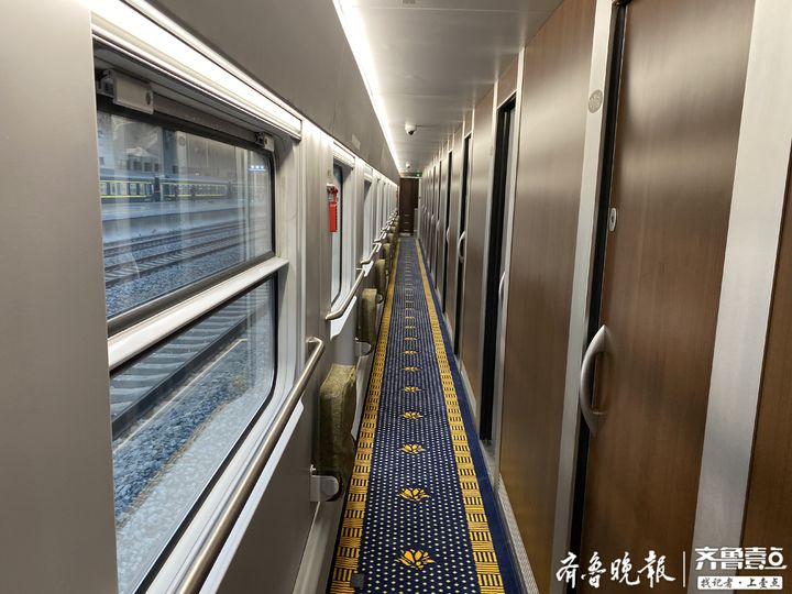 7时37分左右,d746列车驶入聊城站,这是历史上首次停靠聊城的动车组.