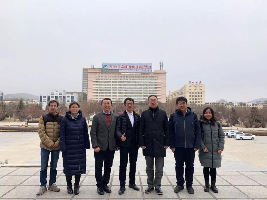 园区合影西宁经济技术开发区生物科技产业园区管委会主任 李进良