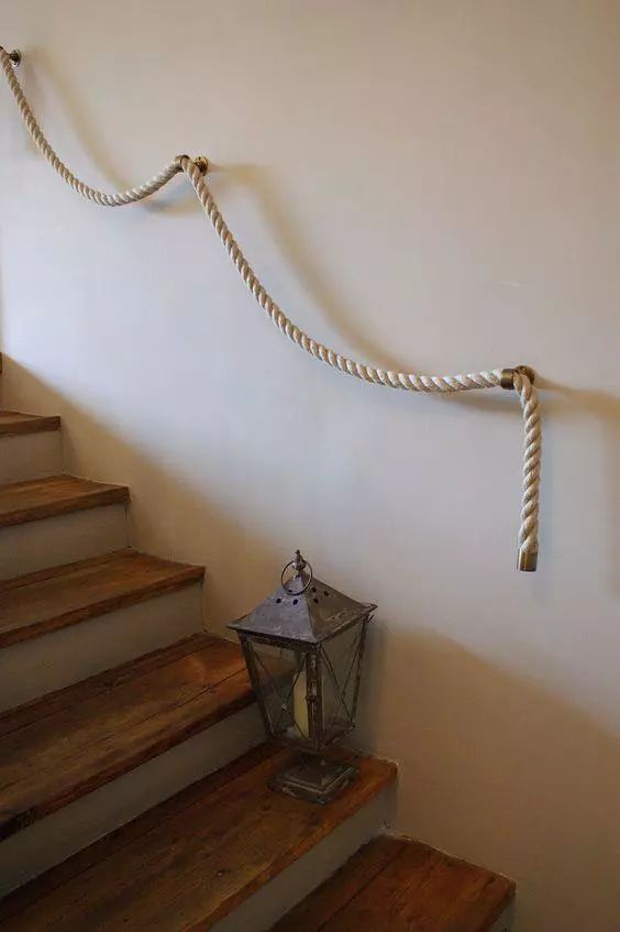 邻居太聪明,用一根绳子当扶手,美观安全,还特别便宜_楼梯