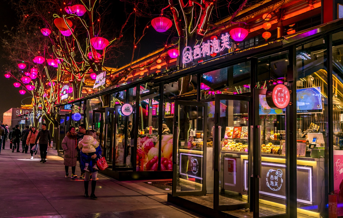 西安很网红大唐不夜城是灯具城雄厚的历史基础令人骄傲