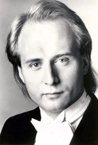 今日指挥家帕佛贾维