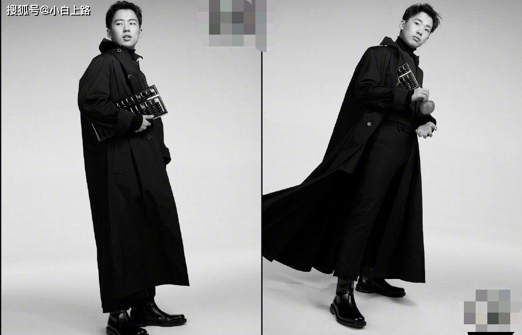 其实真的论起长相,郭麒麟显然还是要"稚嫩"一些,身着黑色长袍搭马丁靴