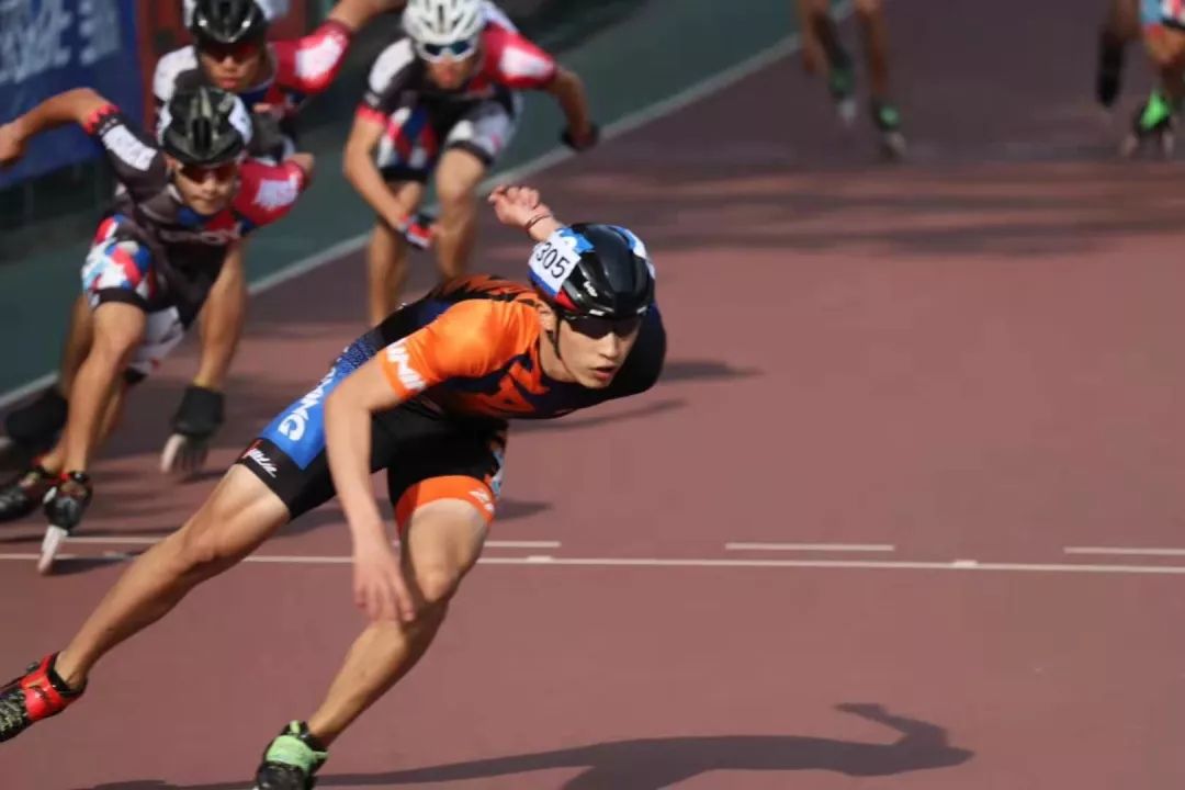 张振海 国内首个境外轮滑世锦赛冠军17作者:李 平 2019年8月28日第1版