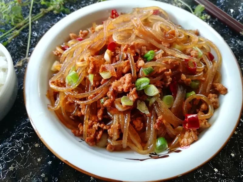 家常炒粉条经常粘成一团教你小窍门根根分明