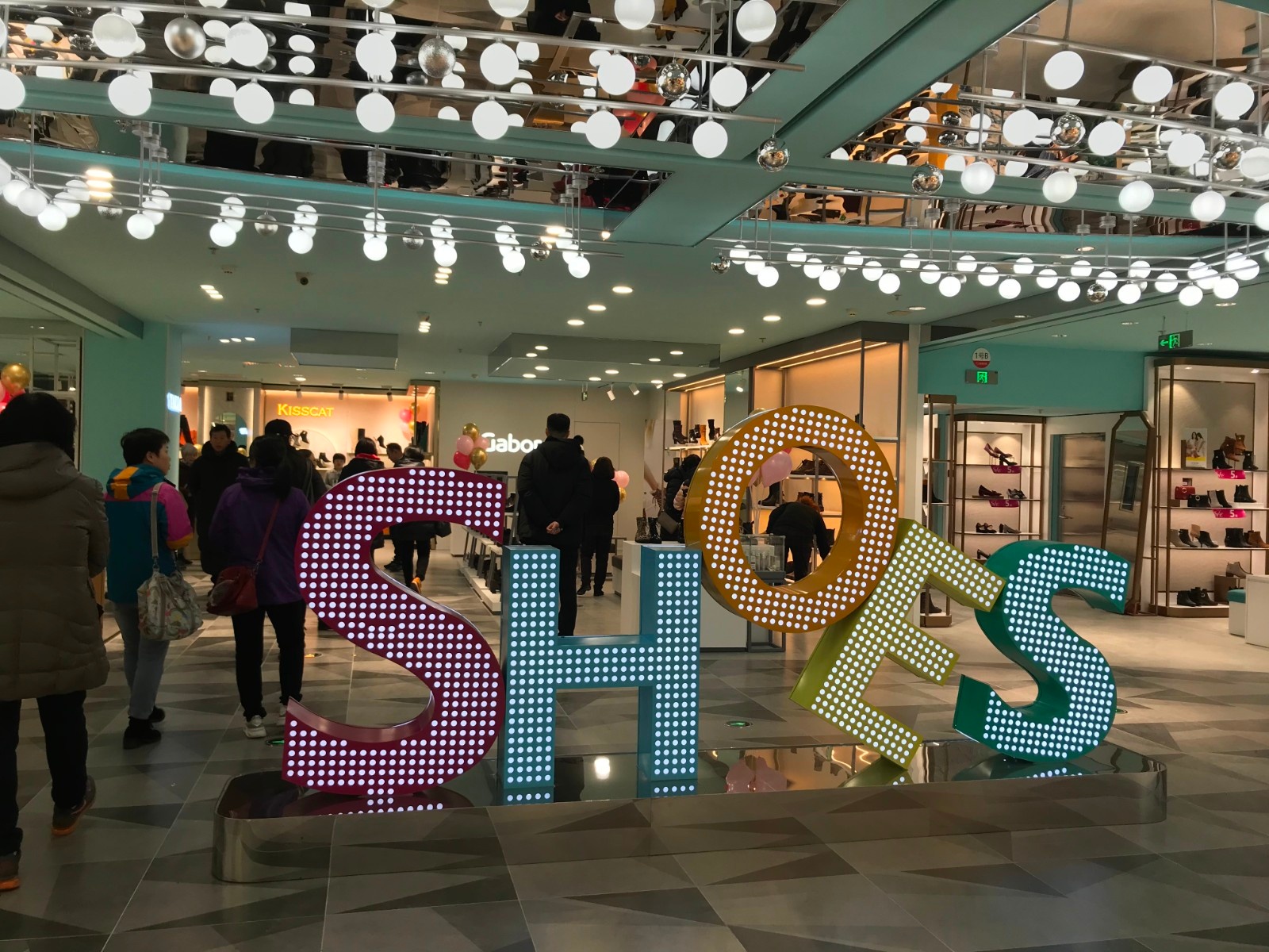 北京长安商场闭店八个月重张开业变化有多大