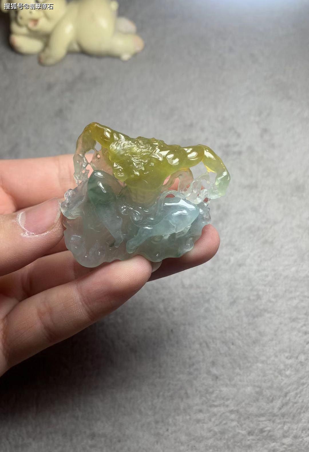这块翡翠原石,做出了尊斗战圣佛,你不看看么?_雕刻师