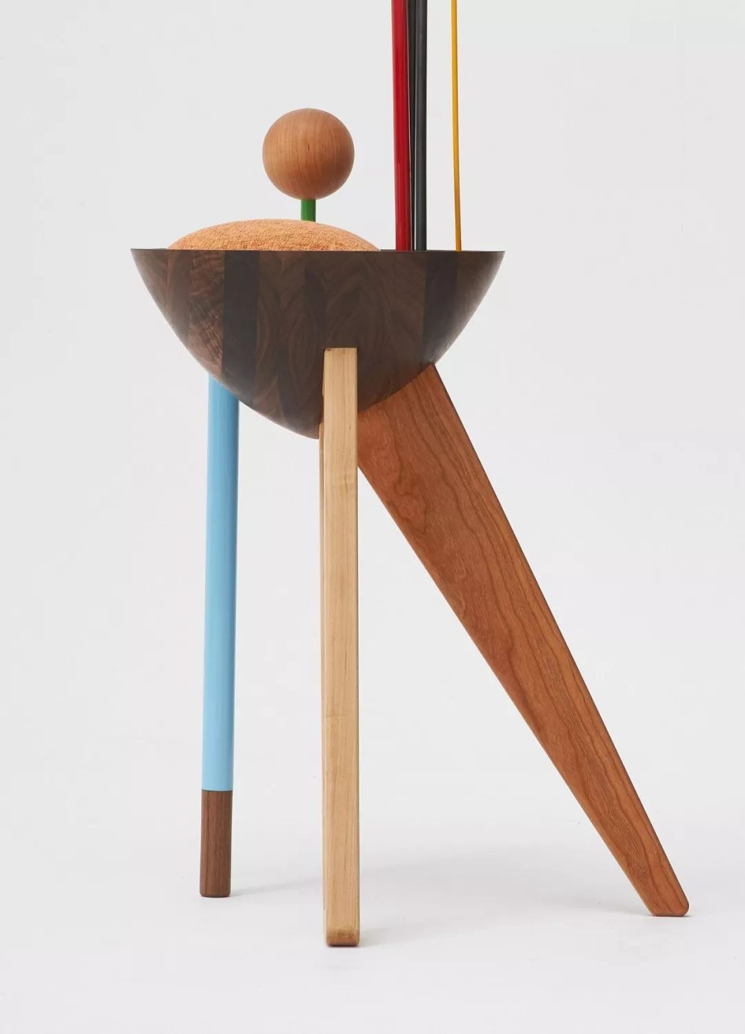 只要十个设计师就能造出一万张奇怪的椅子