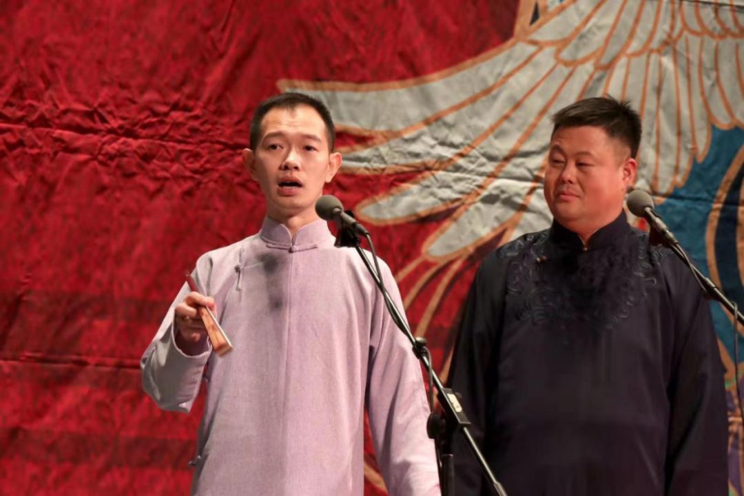 红壶相声社沧海艺声笑全国巡演已于近日在大连拉开帷幕