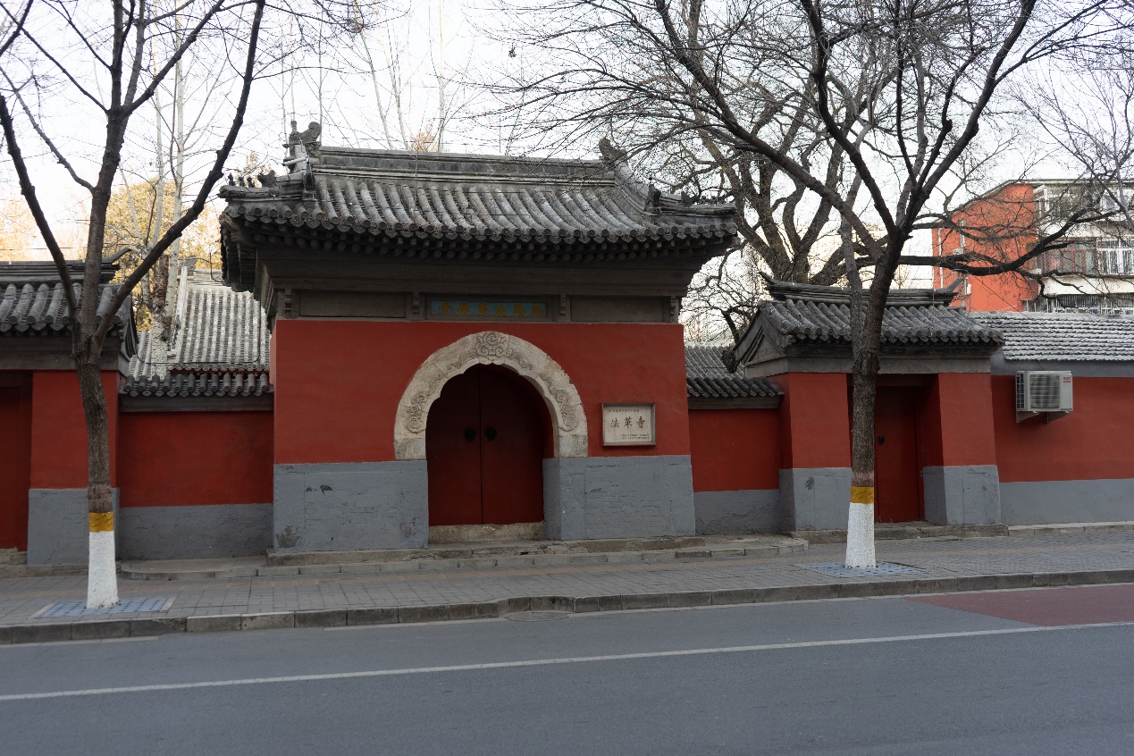 但是这个村子里的遗迹(上图是法华寺),会引发你的追问