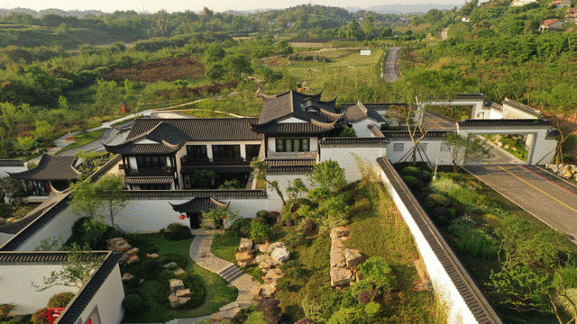 值得一提的是,丽雅,其实早已在临港南溪这条线上布局了,丽雅·桃源谷