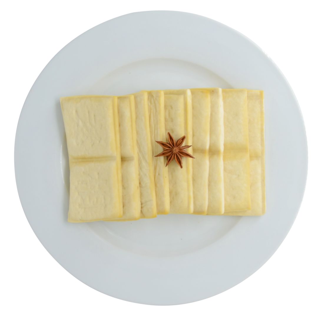 恰当时间的压制,水分是豆腐含量的40%-50%,口感既有豆腐的软,也有豆干