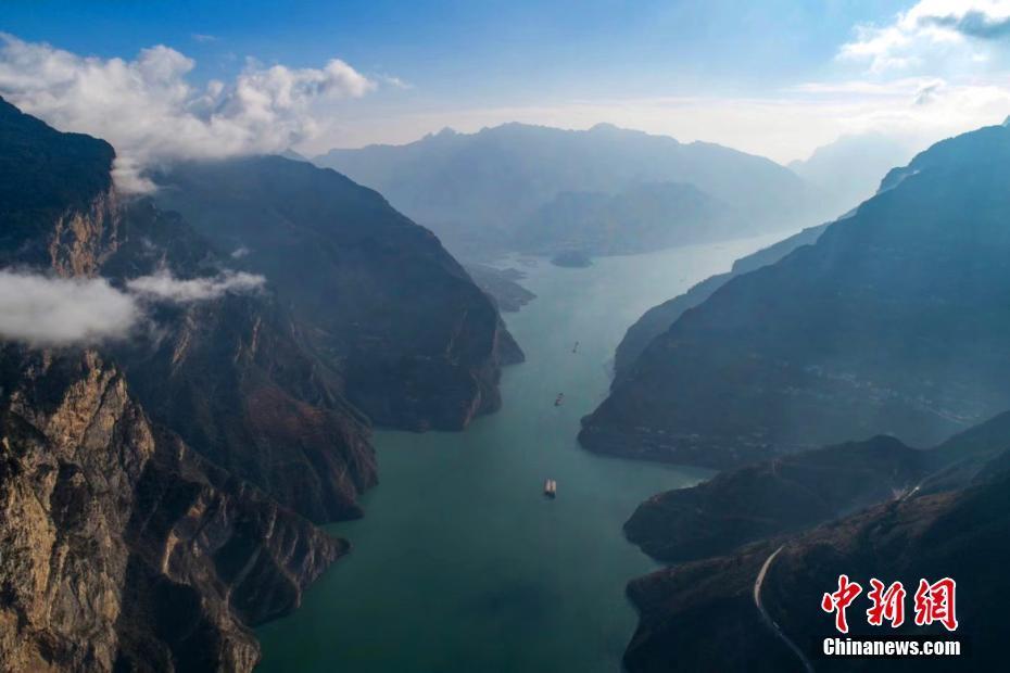 长江兵书宝剑峡昔日天堑今日通途