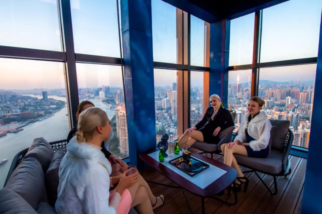 这个塔尖圈层今夜狂欢百米城市之巅谁已登顶