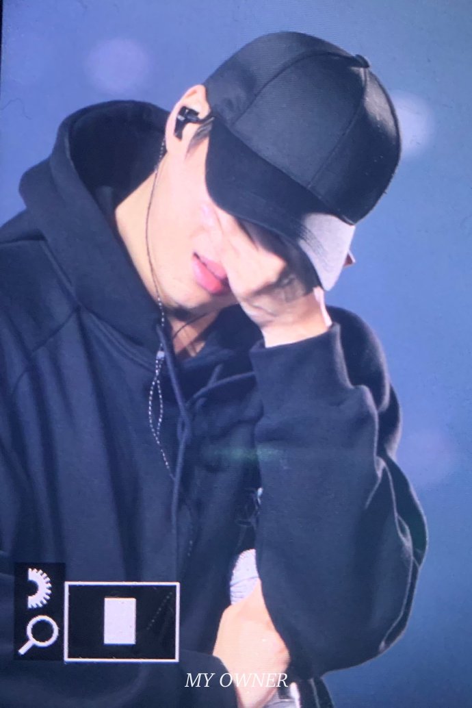 gemini_金俊勉资源博) 听着队长的话哭到不行的钟仁,从一开始站着捂眼