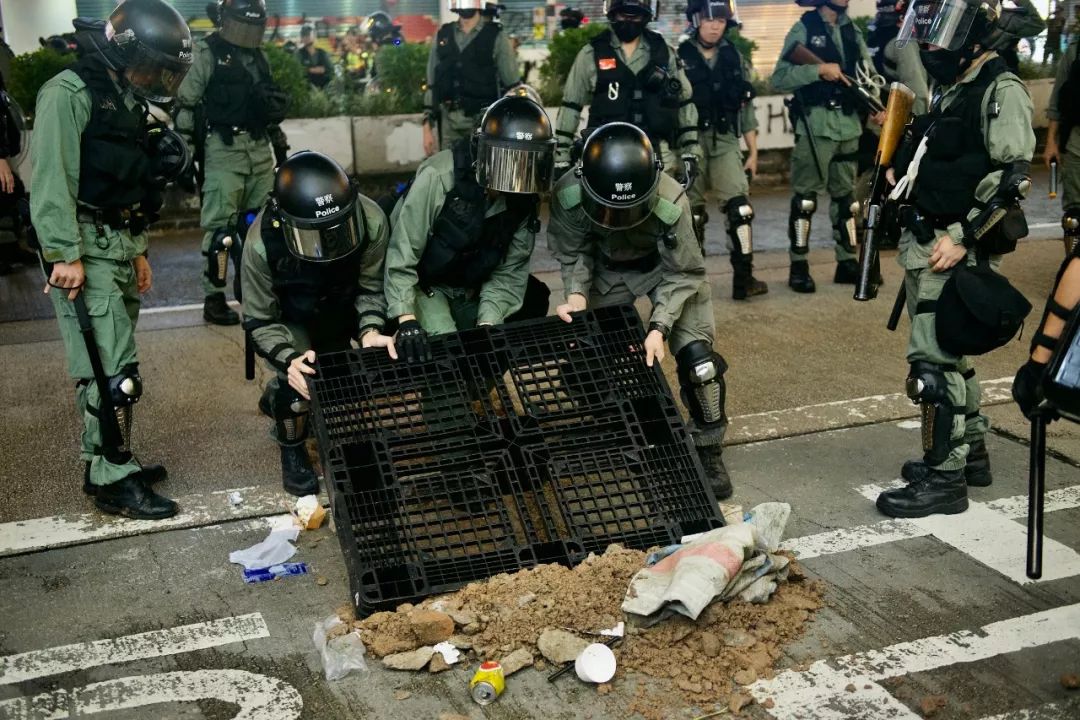 承压中的香港警察