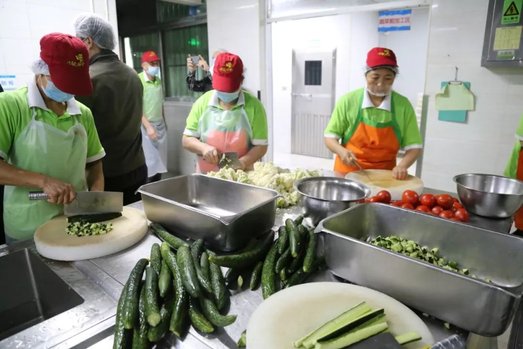 直击工厂食堂后厨!