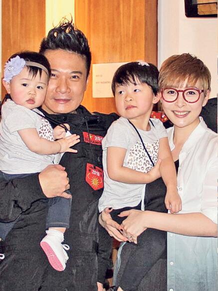 当汤盈盈遇到man到爆表的钱嘉乐后,她温柔体贴的一面又显现出来,两人