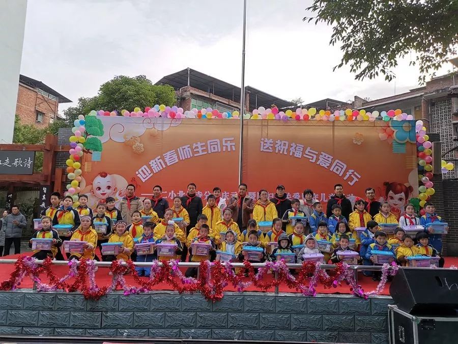 专题|我区各校开展丰富多彩的"庆元旦·迎新年"主题活动