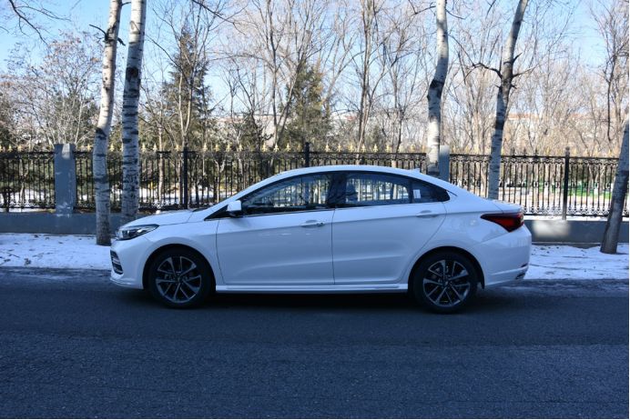 一品驾到|奇瑞艾瑞泽gx pro,是如何治好强迫症晚期的?