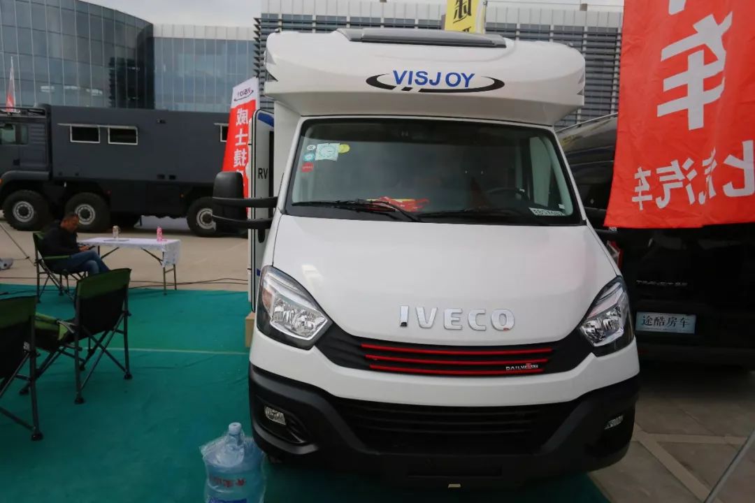 全家出行超大空间威士捷依维柯小额头c型房车