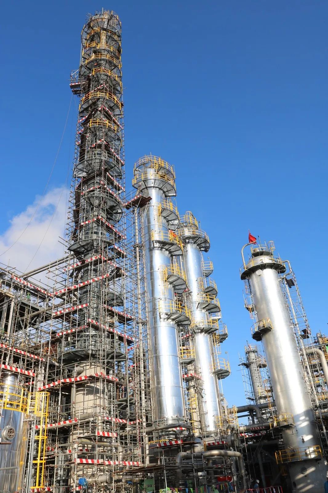 燕山石化乙二醇装置节能改造项目顺利中交