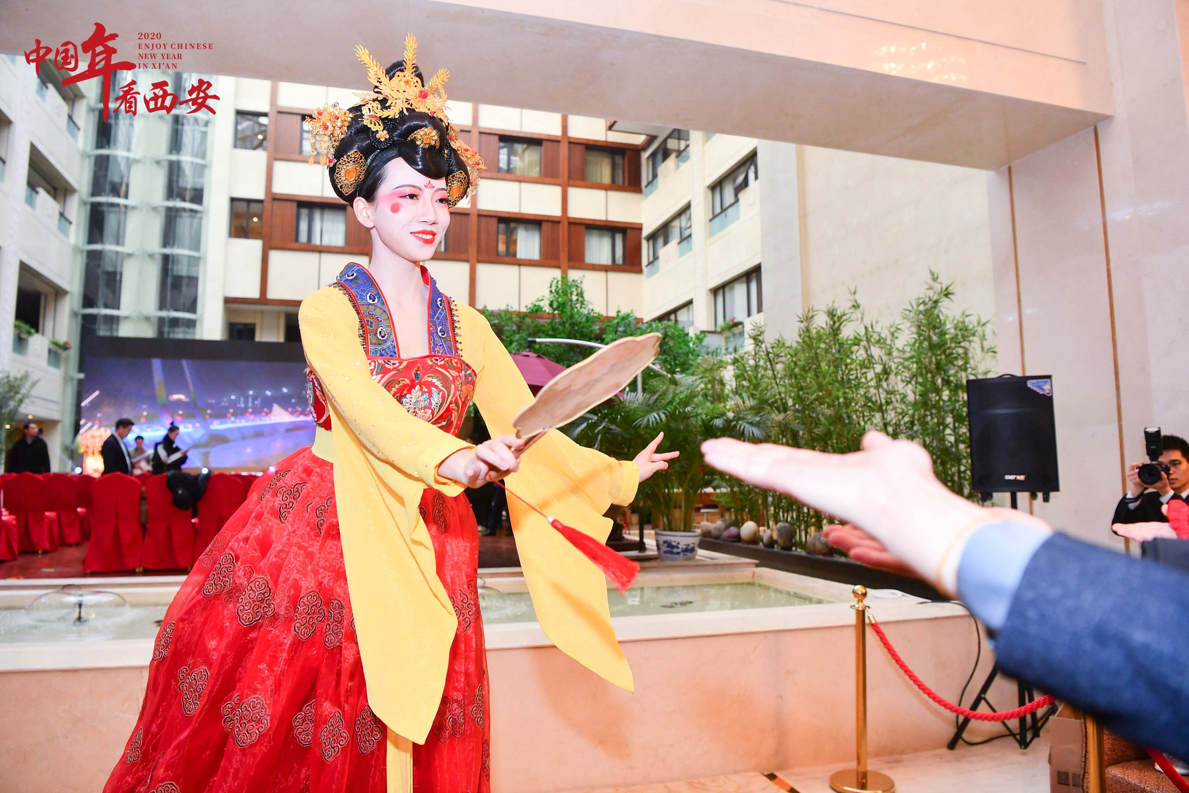 "中国年·看西安"2020春节系列文化旅游活动 邂逅网红"不倒翁小姐姐"