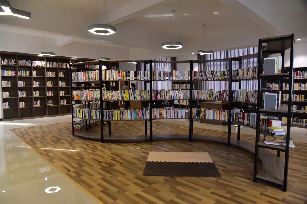 伯鸿书香驿站1家,新建伯鸿乡村书屋16家,伯鸿书屋30家;知名书院挂牌