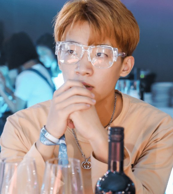 原创玲玲高调截图秀恩爱,无意暴露出陈三真实姓名,网友:哪个村的?