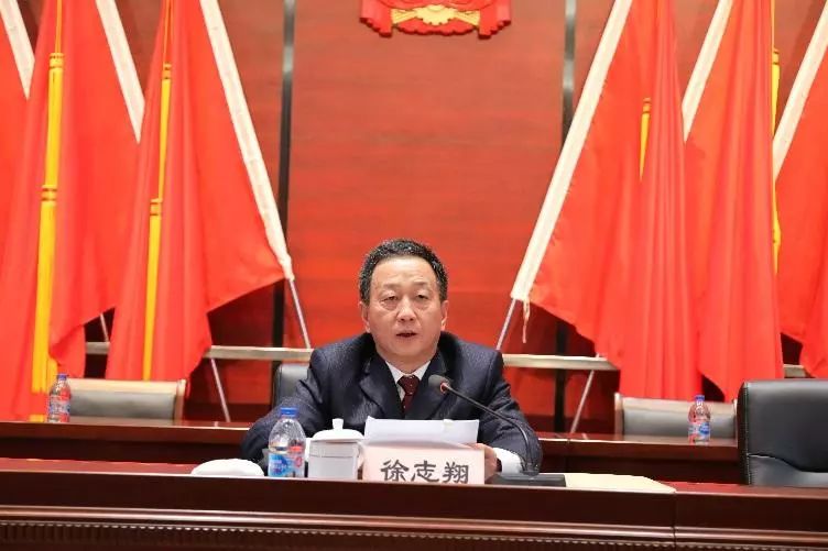 镇党委书记陈永明主持全体会议,镇人大主席徐志翔主持预备会议.