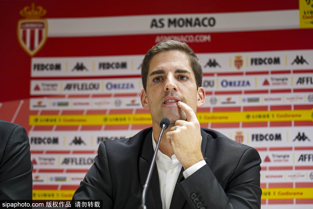 法甲摩纳哥召开新闻发布会前西班牙国家队代理主教练莫雷诺成为新帅