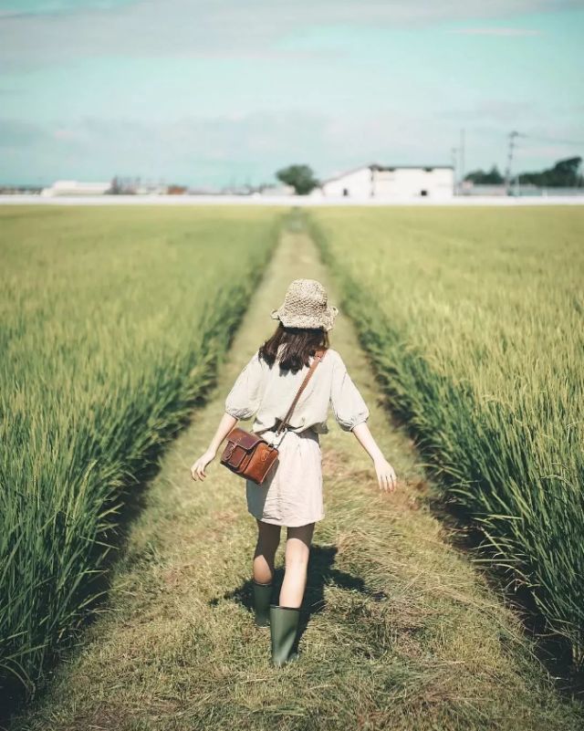 旅行拍照只会剪刀手?快来学会这些姿势让照片美美哒!