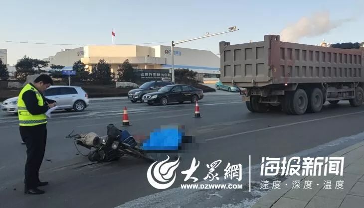 路口发生一起车祸博山205国道西外环与万杰中心路12月31日早上6时许