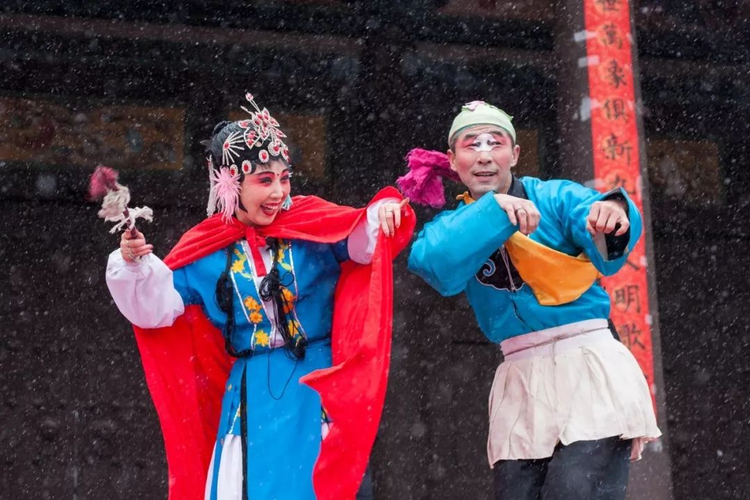 民俗纪实刘晋川摄影作品耍孩儿情韵供大家欣赏分析