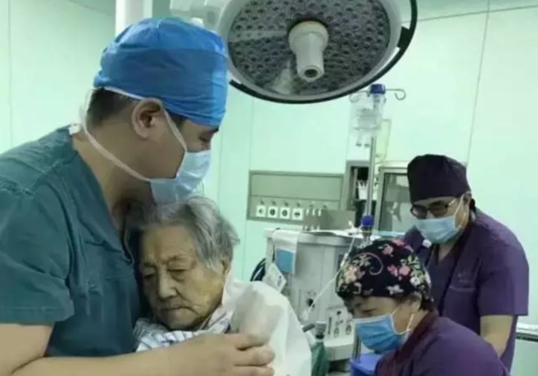 93年小伙突然离世23岁青年猝死欧阳娜娜们你们脸疼吗