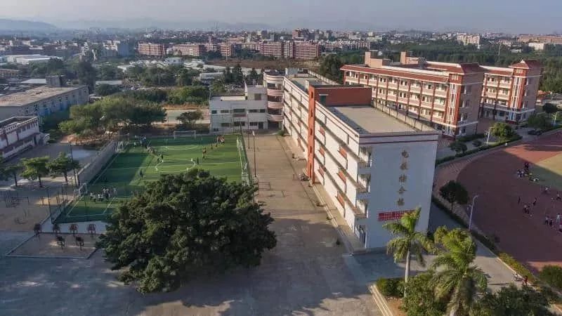2019年秋,安海中学校貌60左右滑动查看长图622003年,安海中学校景