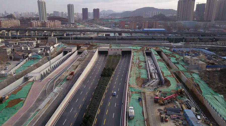 武隆白马山隧道图片