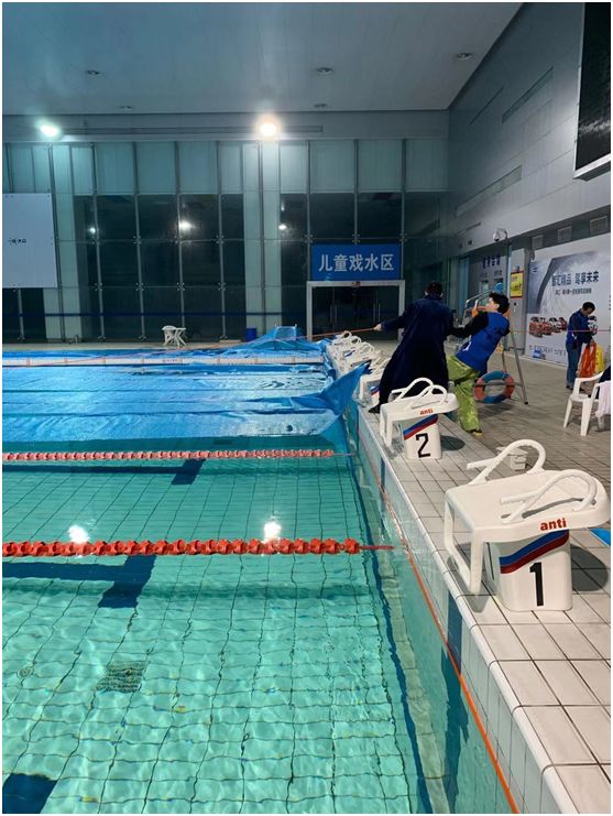 这里没有冬天靖江体育中心游泳馆带给你超舒适的冬季游泳体验