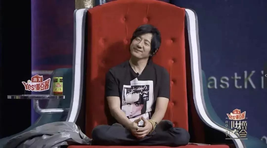 打坐十年的郑钧因为大张伟破功年轻时会上去打他