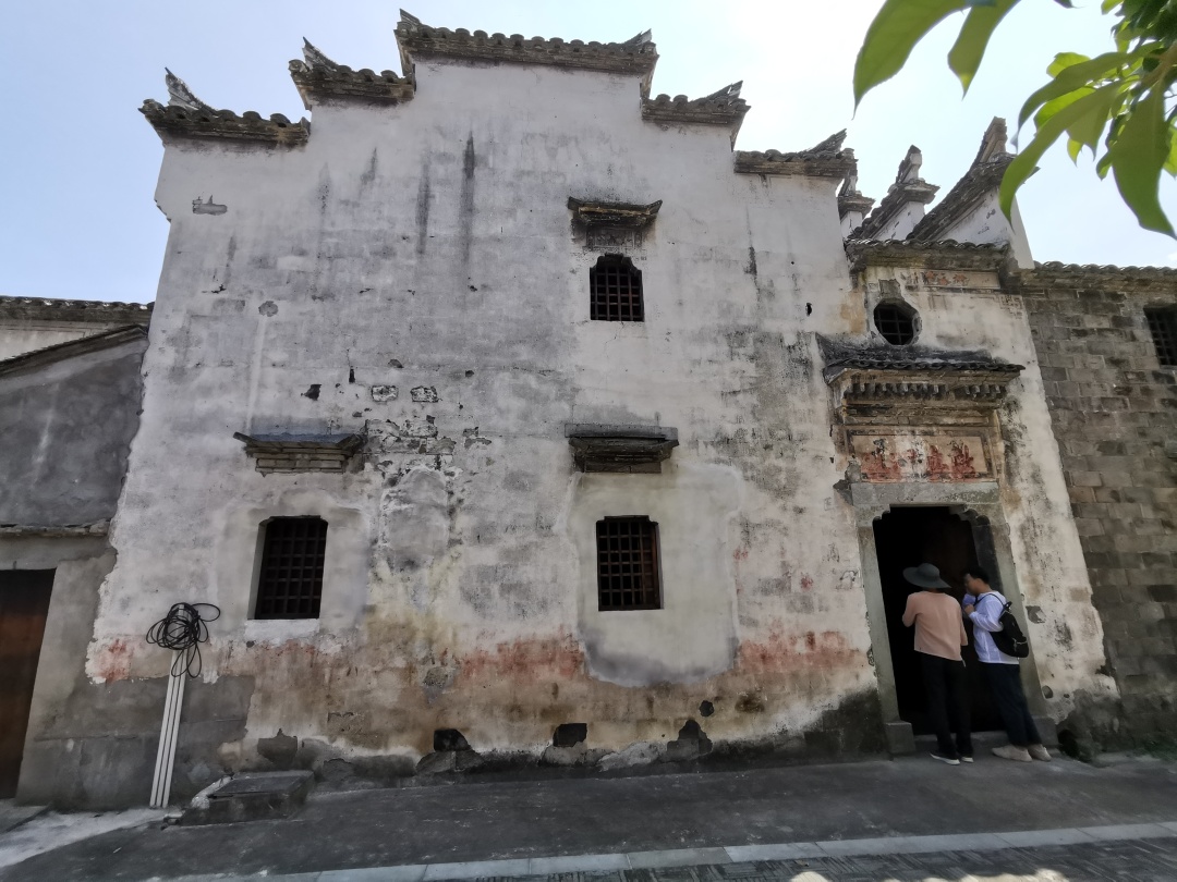 九房厅古建筑座落于马畈村中心,是马畈邵氏先辈奋斗的结晶