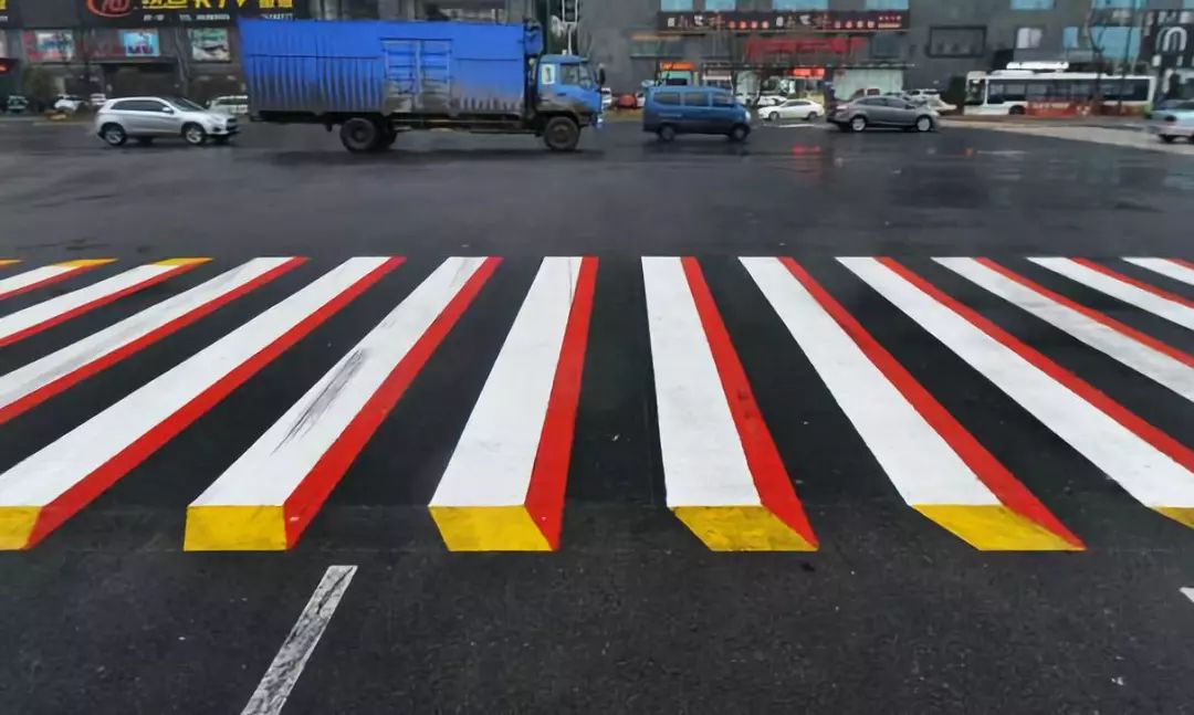 立体斑马线 来自搜狐网
