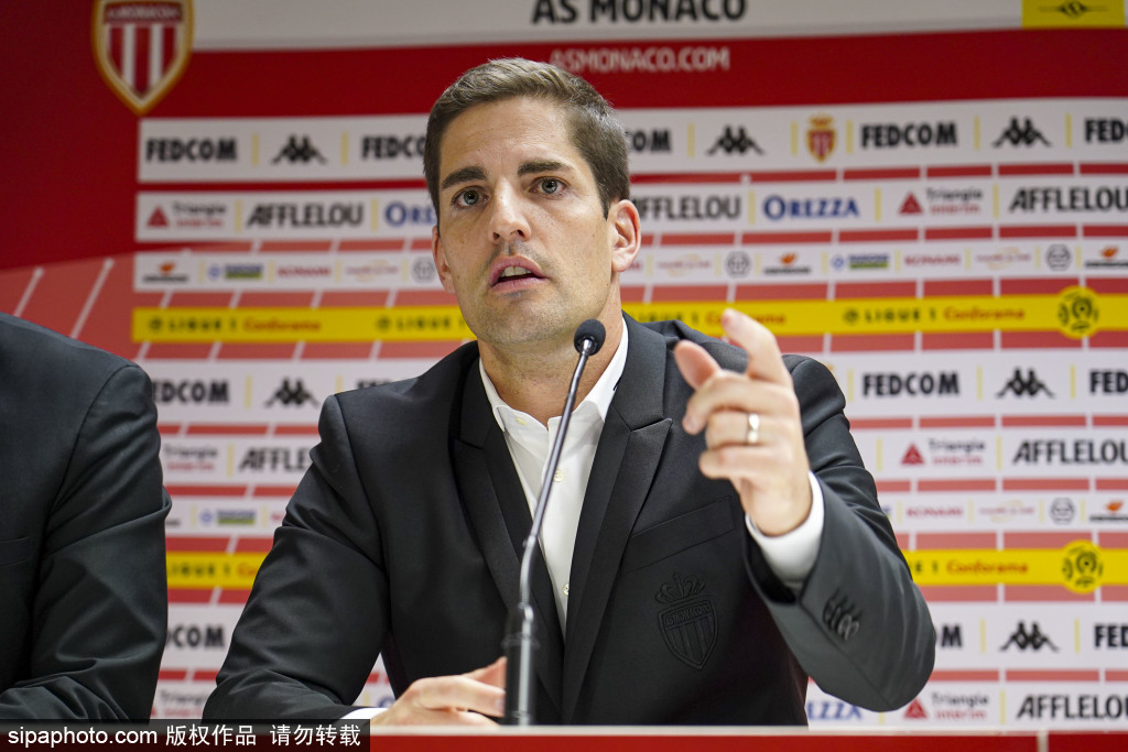 法甲摩纳哥召开新闻发布会前西班牙国家队代理主教练莫雷诺成为新帅