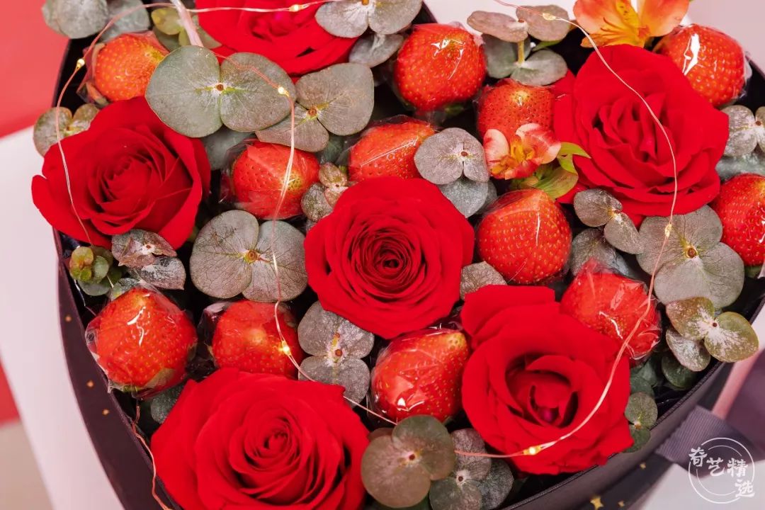 黄金百香果■摘完草莓后,百香果跟圣女果也是不能放过的~只见郁郁