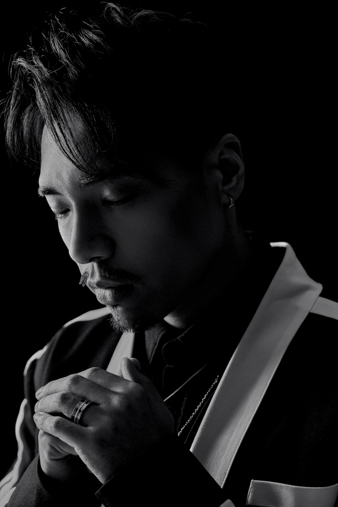 值得一提的是在编曲部分daryl k使用了大弦乐钢琴在这样的音乐元素