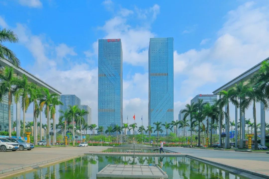 江门华侨广场录制近日有不少市民经过华侨广场都发现现场正在紧张布置