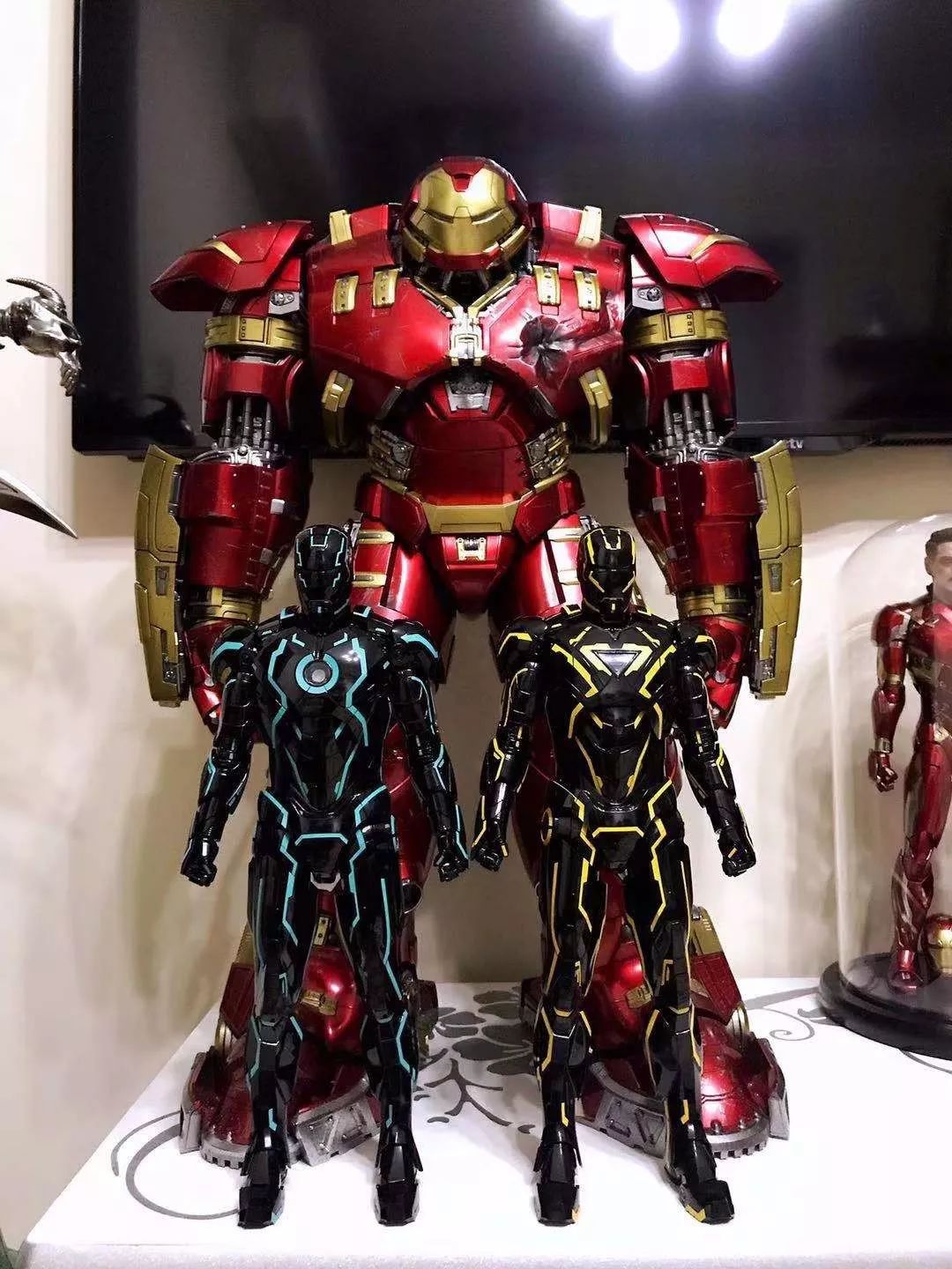 杭州45岁男子玩手办10年特意租2间仓库放置童心多件手办价格翻倍小小