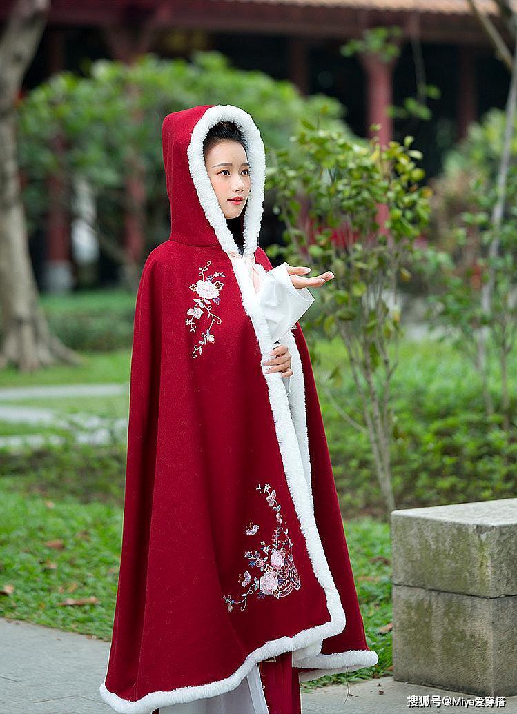 李子柒不仅带火了羽绒服还带火了红斗篷大家闺秀国风美