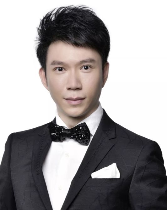 粤曲演员:晓毅深圳市粤剧团文武生,粤剧"风腔"艺术传人.